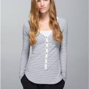 Lululemon Awesoma Henley
Hyper Stripe Heathered Slate Ghost Rulu Light EUC